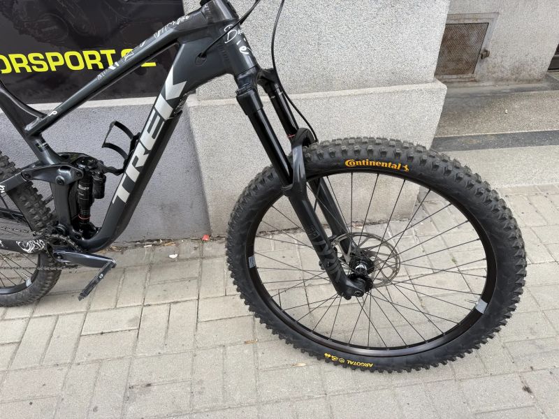 Trek Slash 8