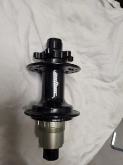 Nový zadní náboj Author Krypton, Xd ořech, průmyslová ložiska, 142 mm, pevná osa 12 mm