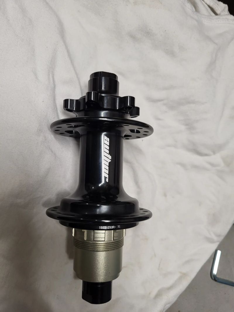 Nový zadní náboj Author Krypton, Xd ořech, průmyslová ložiska, 142 mm, pevná osa 12 mm