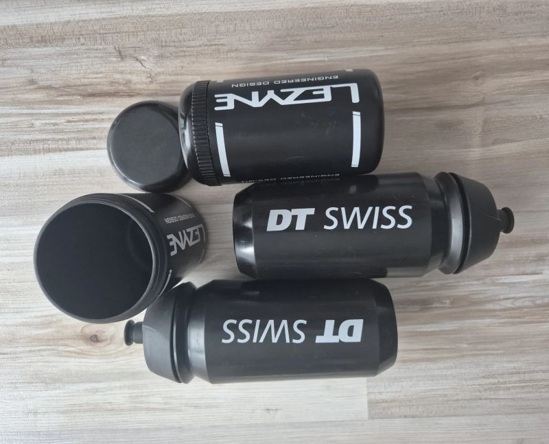 ZAMLUVENO 2 x bidon DT Swiss 0,5 + 2 x Lezyne Flow Caddy