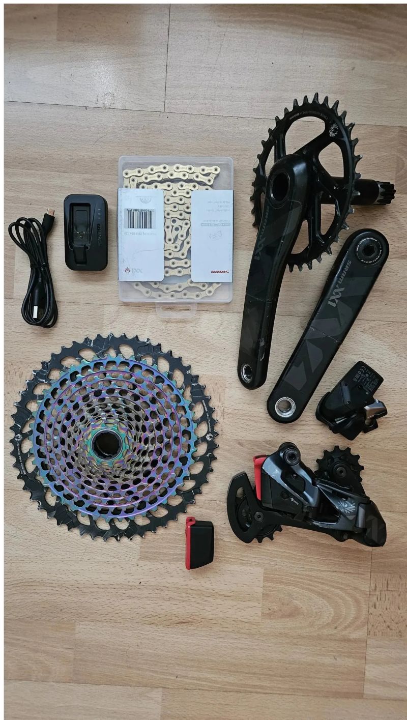 Sram AXS XX celá sada včetně řetězu.