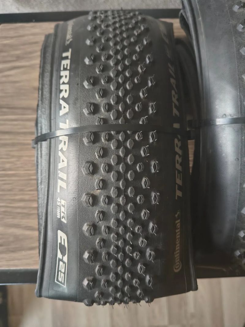 Plášť CONTINENTAL Terra Trail ShieldWall kevlar Black - 700x45C