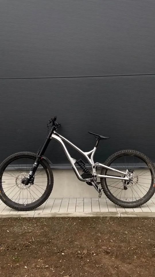commencal supreme v4.5 high polished