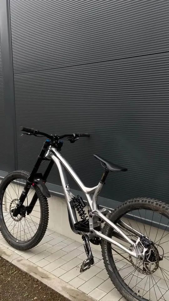 commencal supreme v4.5 high polished
