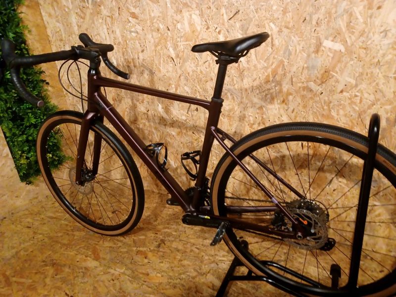 Cube gravel NUROAD RACE rubyred gloss 2025, velikost rámu M 