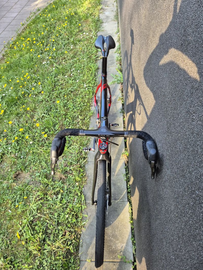 Basso Palta (Custom build, velikost L) – GRX Di2 – 8,6 kg – Roval Terra CLX II / Microtech