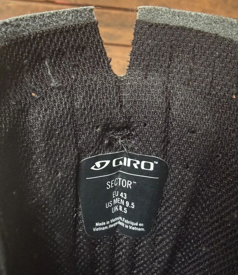 Tretry MTB pánské Giro Sector Black/Dark Shadow, vel.43