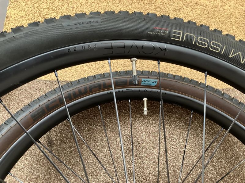 Zapletená kola karbon Bontrager Kovee Pro TLR boost 29"