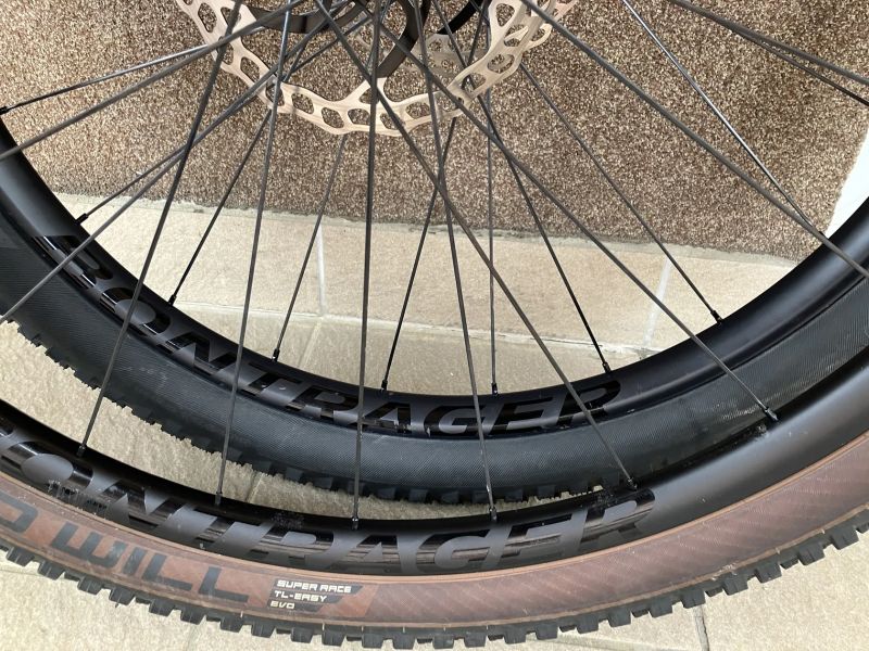 Zapletená kola karbon Bontrager Kovee Pro TLR boost 29"