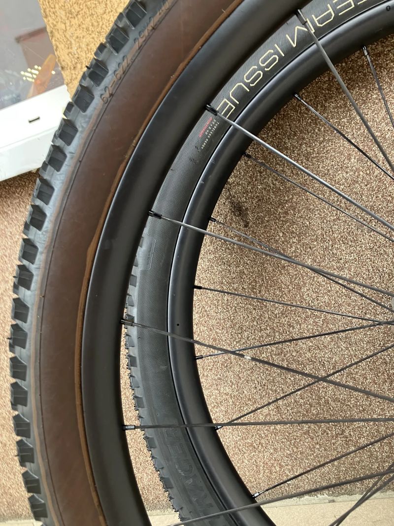 Zapletená kola karbon Bontrager Kovee Pro TLR boost 29"