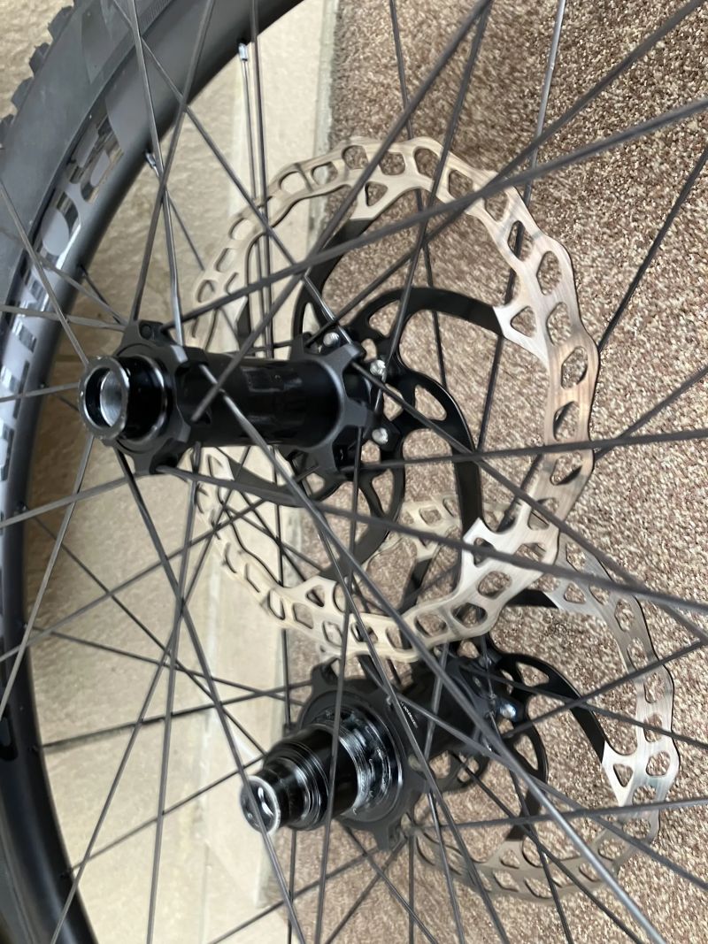 Zapletená kola karbon Bontrager Kovee Pro TLR boost 29"