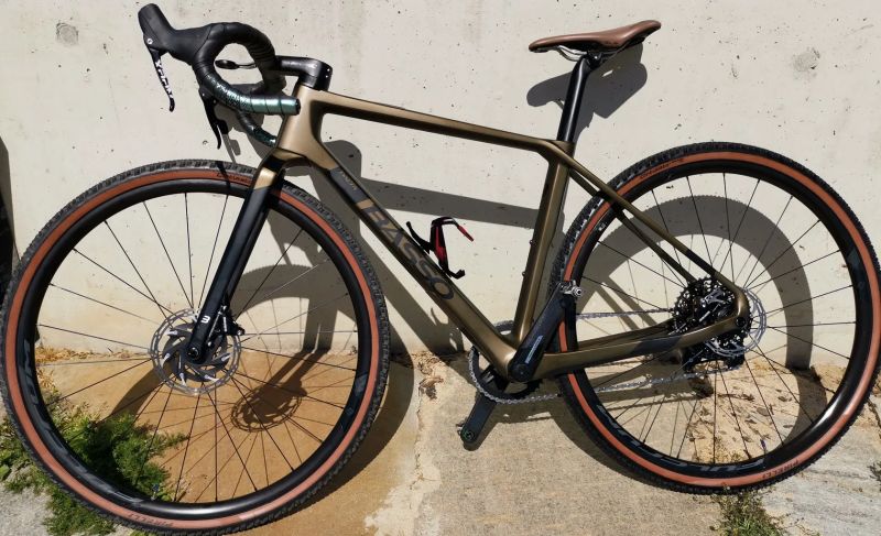 Basso Palta v Top stavu i osazení:El.řazení SRAM Force/Apex AXS,Wattmetr..Handmade Italy