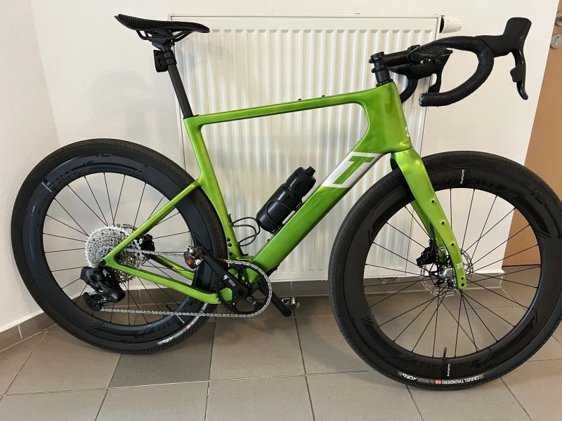 3T Exploro ultra- zánovní 