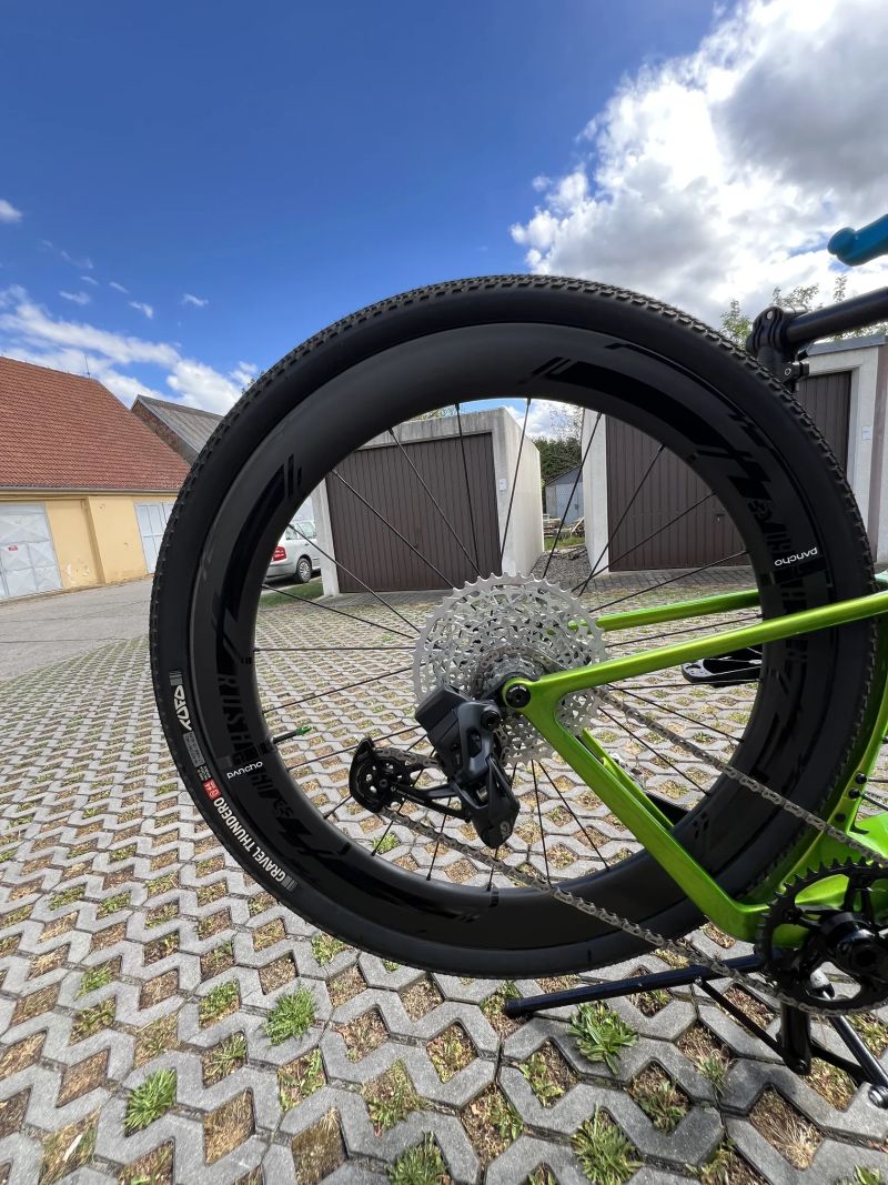 3T Exploro ultra- zánovní 