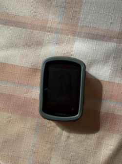 Garmin edge 840 se silikonovym pouzdrem