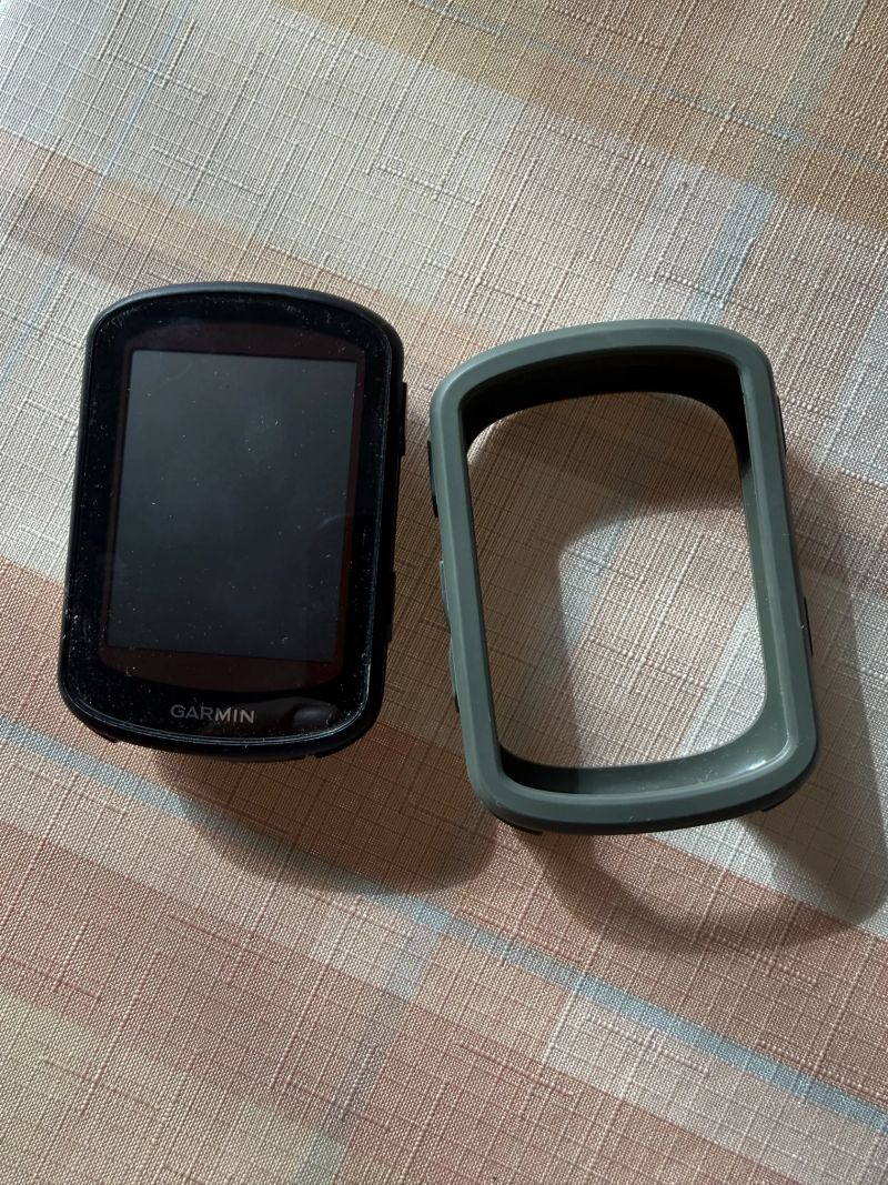 Garmin edge 840 solar se silikonovym pouzdrem