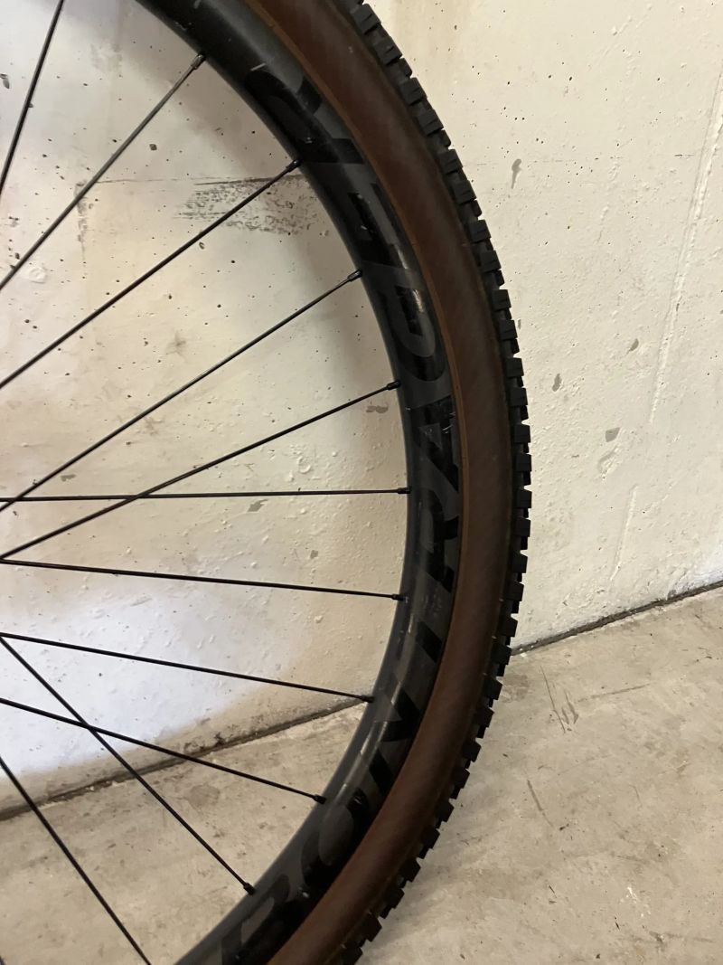Bontrager přední karbonové kolo Kovee Pro 29" boost 15x110 