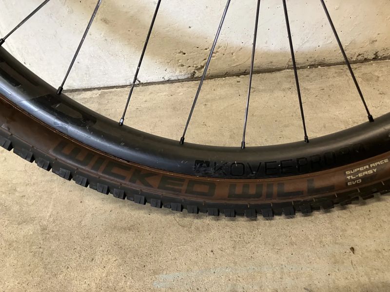 Bontrager přední karbonové kolo Kovee Pro 29" boost 15x110 