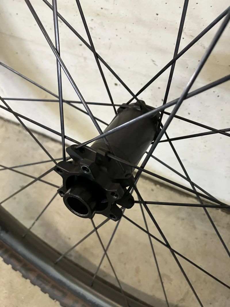 Bontrager přední karbonové kolo Kovee Pro 29" boost 15x110 