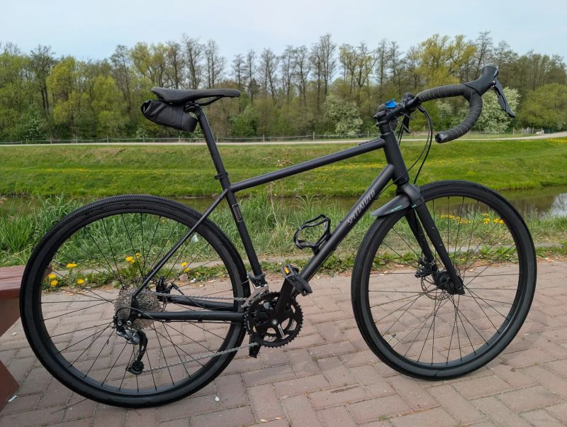 Ocelový gravel Specialized Sequoia