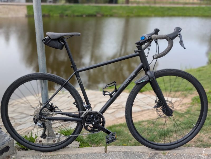 Ocelový gravel Specialized Sequoia