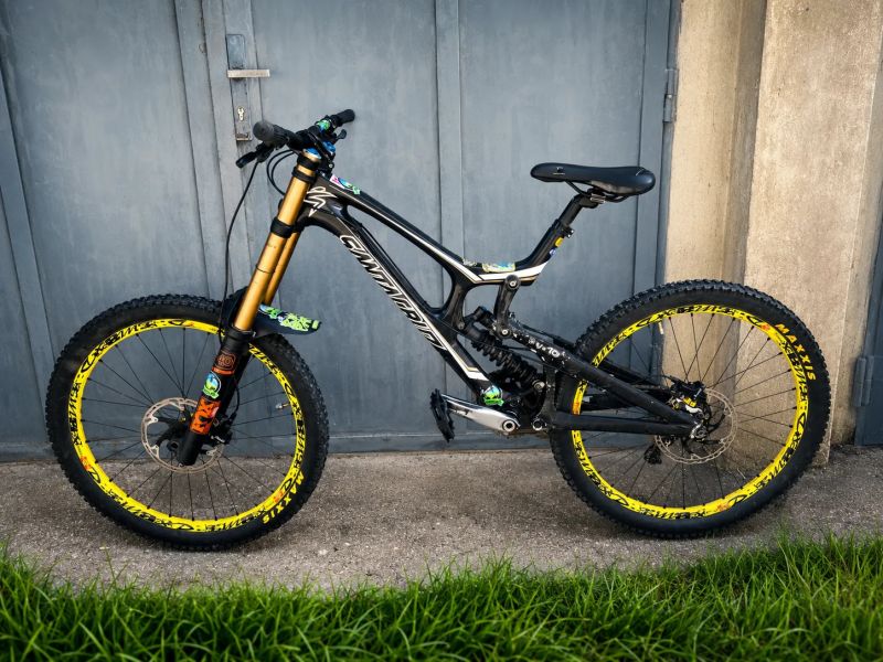Santa Cruz V10