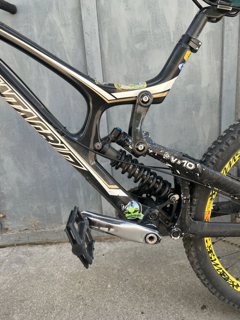 Santa Cruz V10