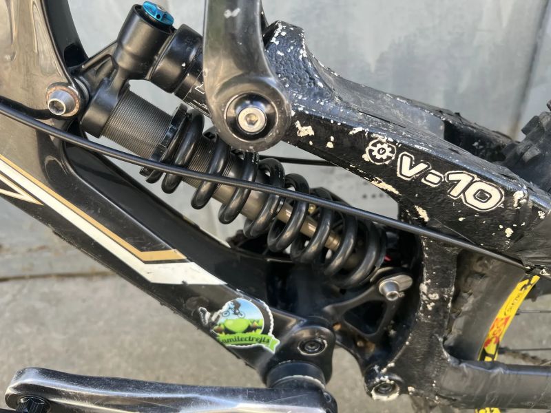 Santa Cruz V10
