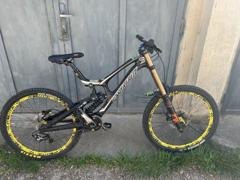 Santa Cruz V10