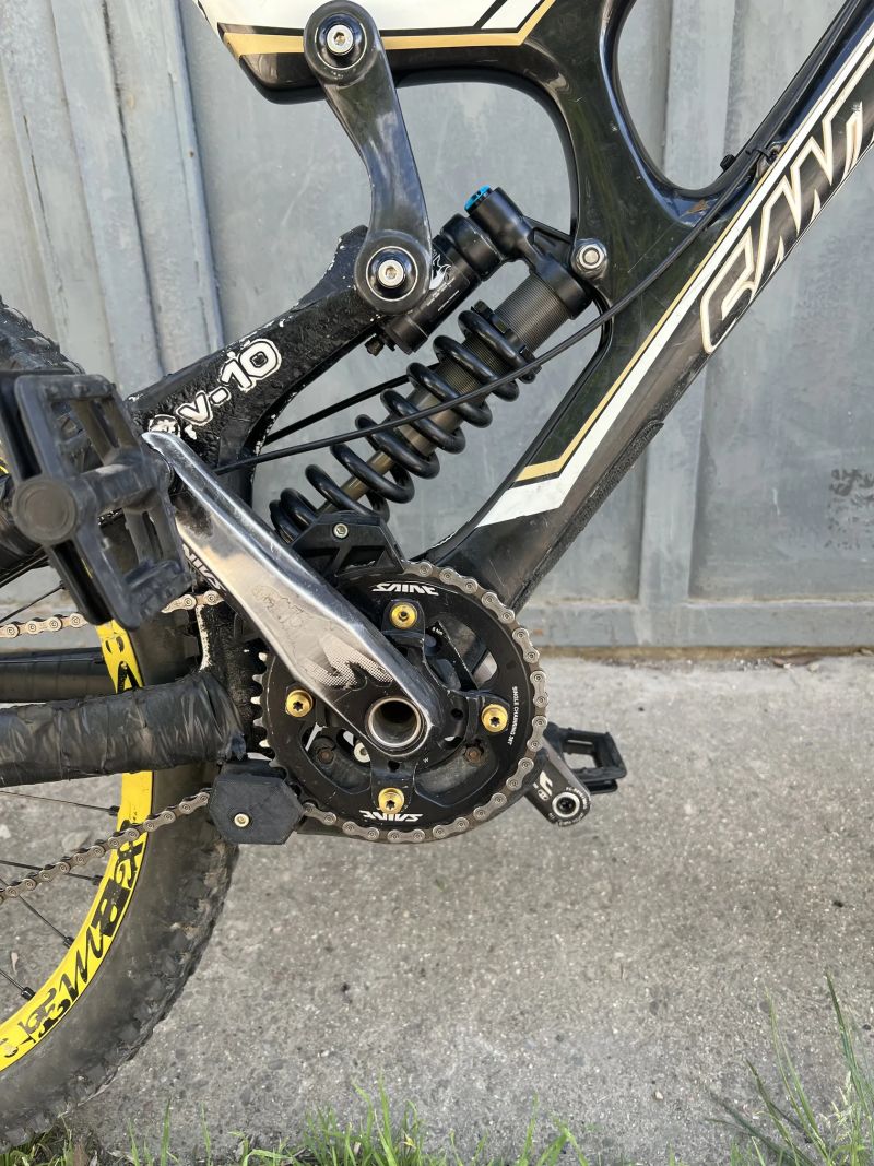 Santa Cruz V10