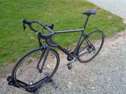 Lapierre Sensum 3.0 r. 2024 s koly DT Swiss 1,6 kg