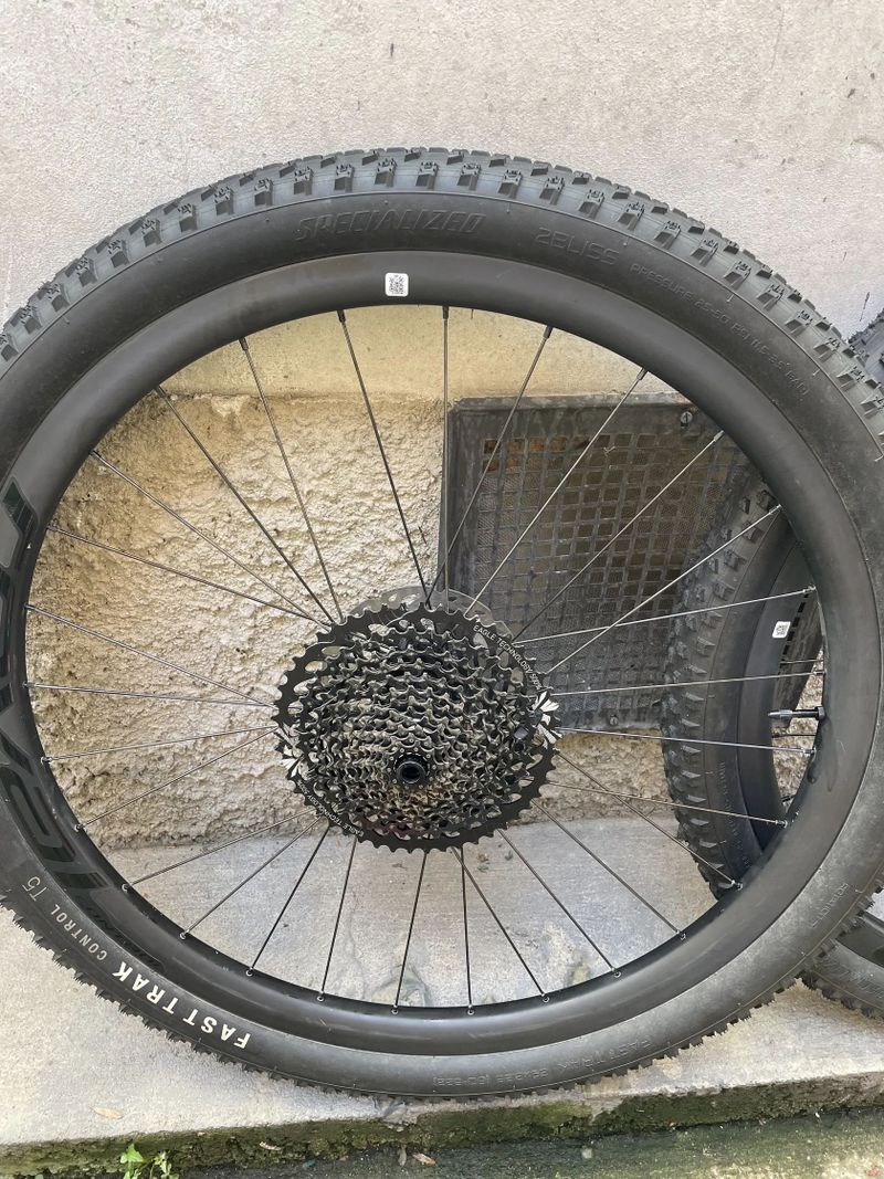 Kola Specialized Roval Carbon Control 622x25