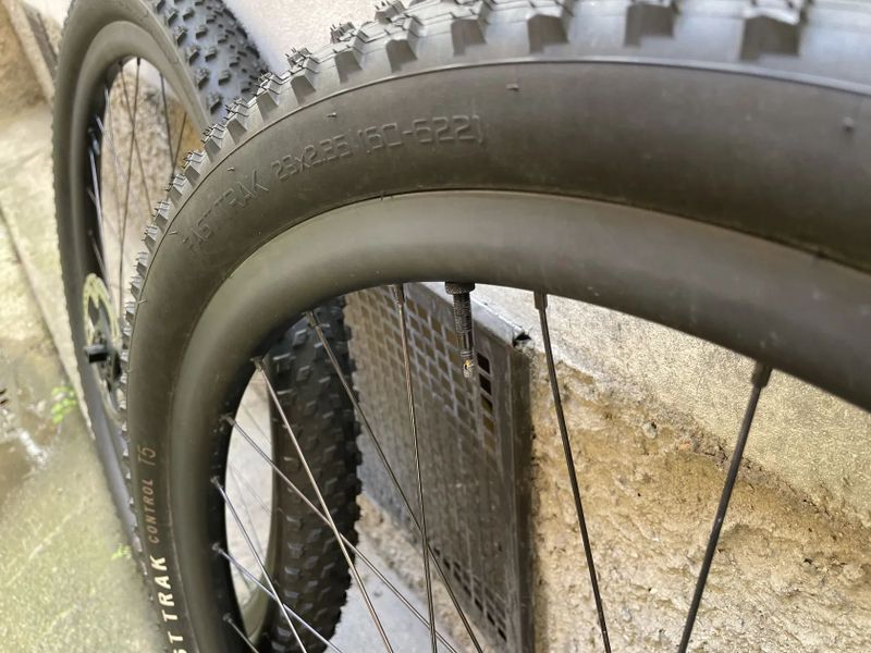 Kola Specialized Roval Carbon Control 622x25