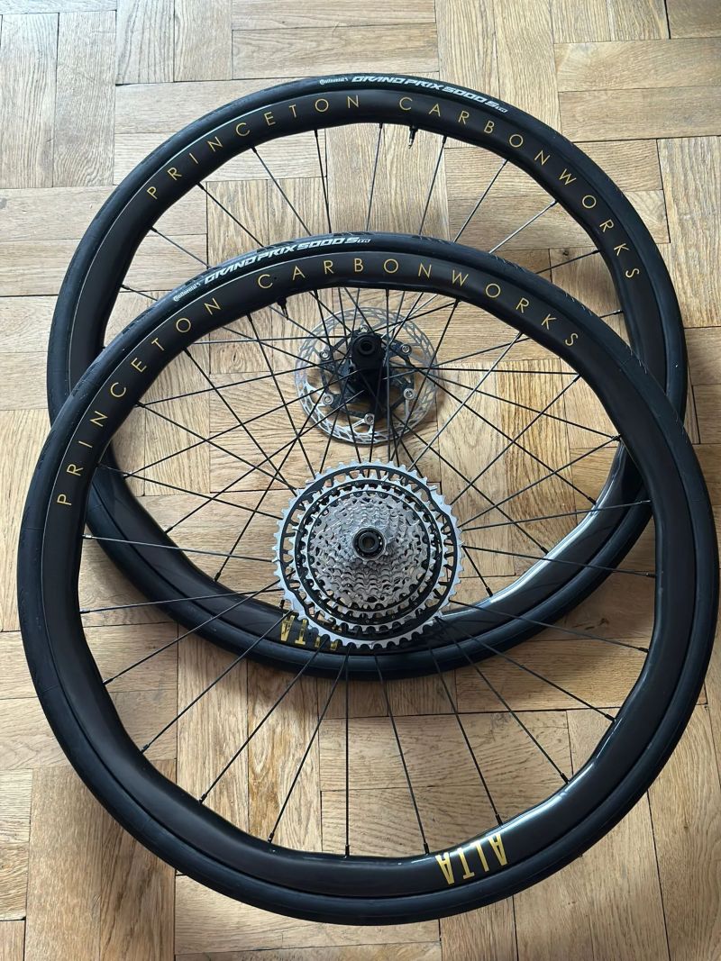 Princeton CarbonWorks ALTA 3532,DT SWISS 180, komplet nová ložiska CERAMIC SPEED