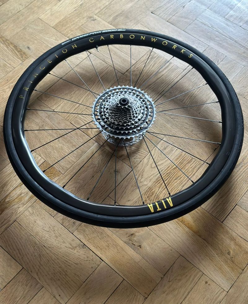 Princeton CarbonWorks ALTA 3532,DT SWISS 180, komplet nová ložiska CERAMIC SPEED