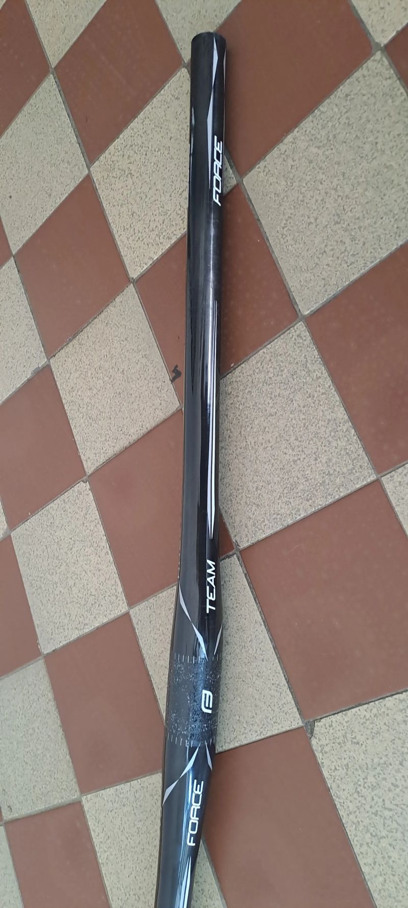 Řídítka FORCE TEAM Carbon černá lesklá s rozměrem 31,8/780 mm