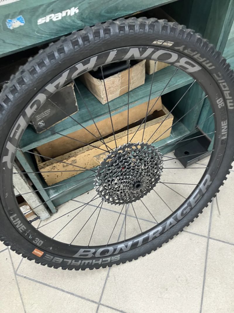 Zadní kolo karbon DT Swiss 29" boost 148x12mm