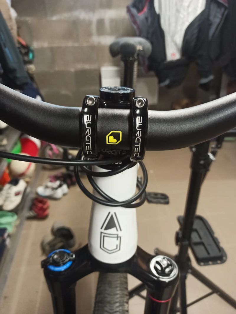 Commencal Absolut Pike 2025