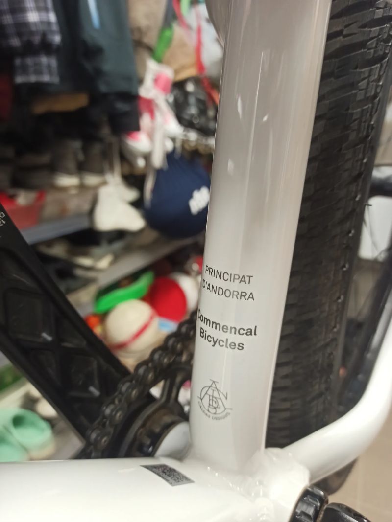 Commencal Absolut Pike 2025