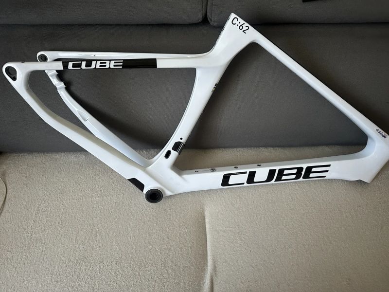 Rám Cube Agree C:62, velikost 53 (170-175 cm)