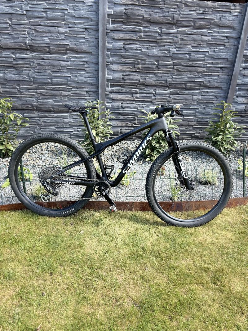 Specialized S-Works WC s FlightAttendant a špičkové kola Duke 