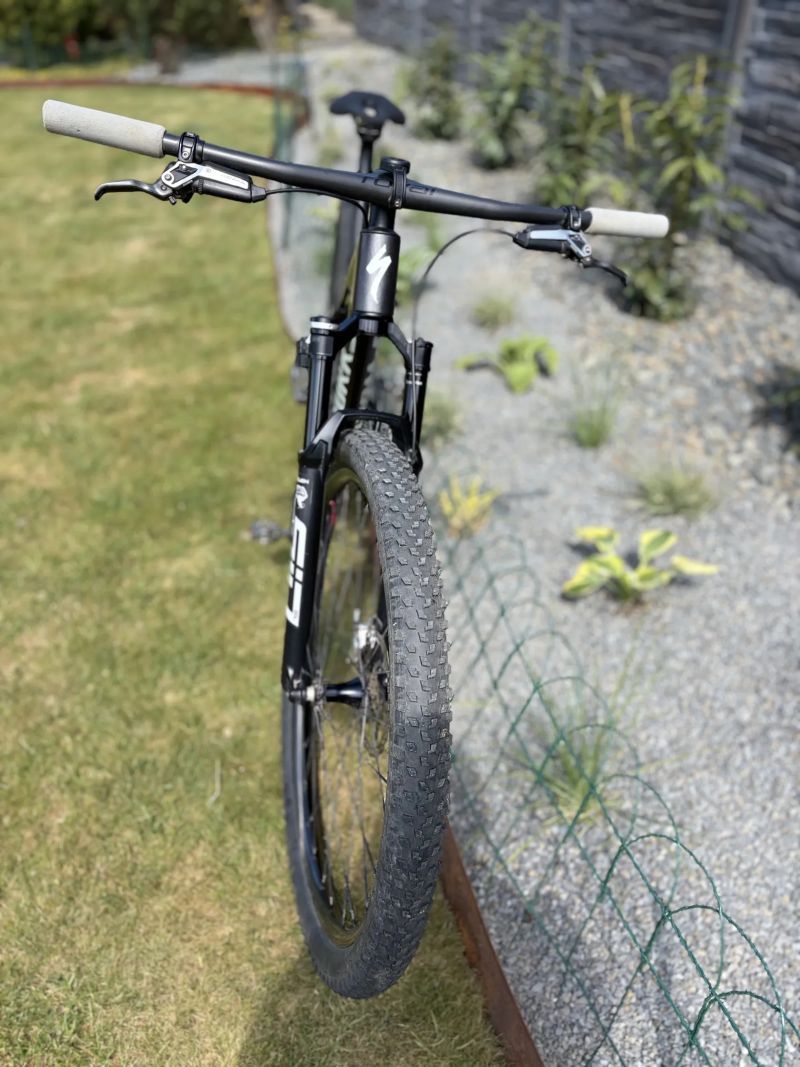 Specialized S-Works WC s FlightAttendant a špičkové kola Duke 