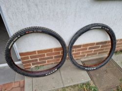 Maxxis Minion DHR II 29×2.40 a Forekaster 29x2.35