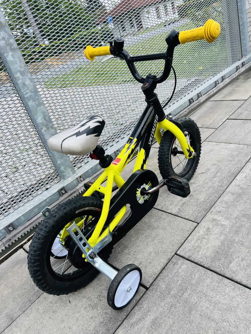 Dětské kolo Specialized Hotrock 12" ( PC: 4.990kč ) 2-3roky