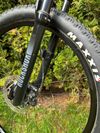 TREK Marlin 8 2022 – Velikost XS – Gloss Radioactive Red
