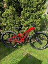 TREK Marlin 8 2022 – Velikost XS – Gloss Radioactive Red