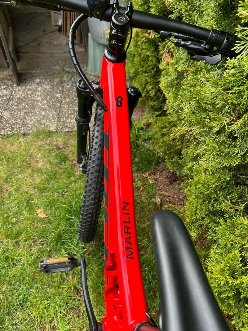 TREK Marlin 8 2022 – Velikost XS – Gloss Radioactive Red