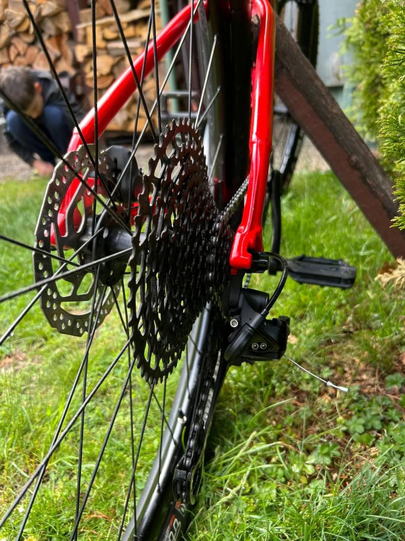 TREK Marlin 8 2022 – Velikost XS – Gloss Radioactive Red
