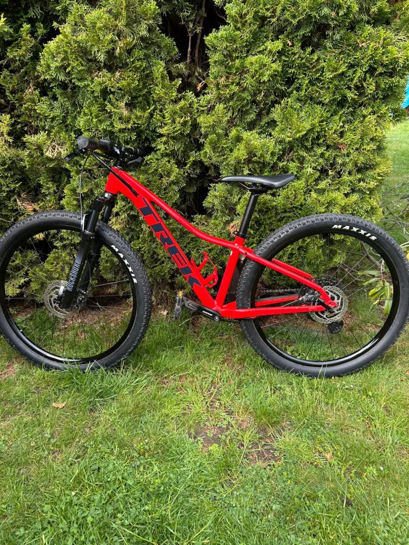 TREK Marlin 8 2022 – Velikost XS – Gloss Radioactive Red