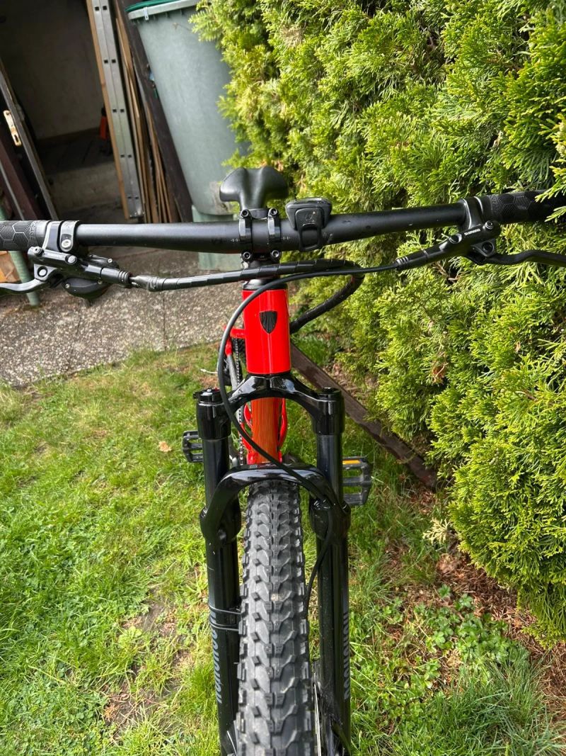 TREK Marlin 8 2022 – Velikost XS – Gloss Radioactive Red